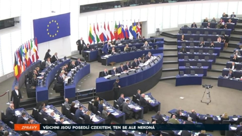 12. 2. 2018 ZPRÁVY: VŠICHNI JSOU POSEDLÍ CZEXITEM, TEN SE ALE NEKONÁ